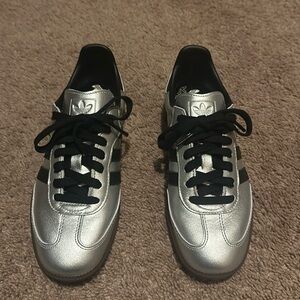 BRAND NEW, NEVER WORN! Women’s Adidas Samba silver and black
